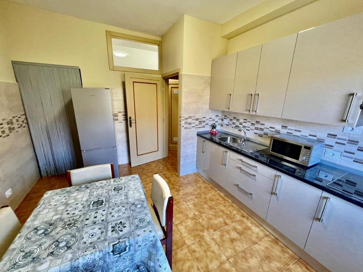 Apartment Lovely Spacious In The Center - *